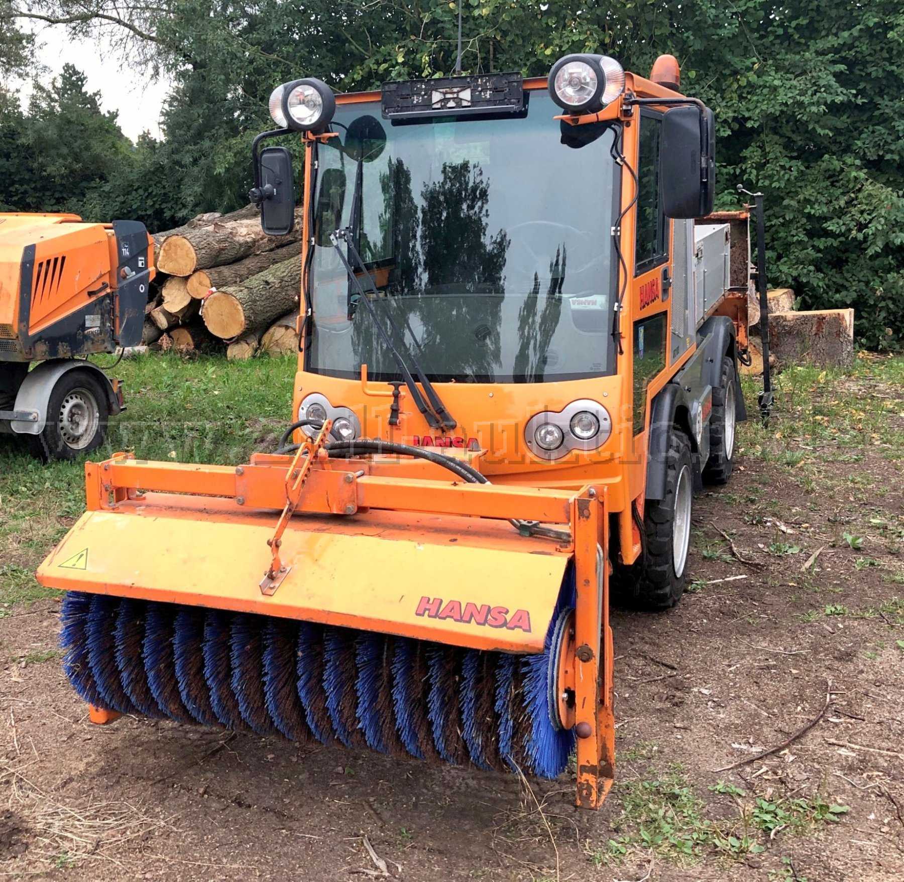 1 Hansa APZ 1003 multifunctionele werktuigdrager met gebreken, met winterdienstuitrusting