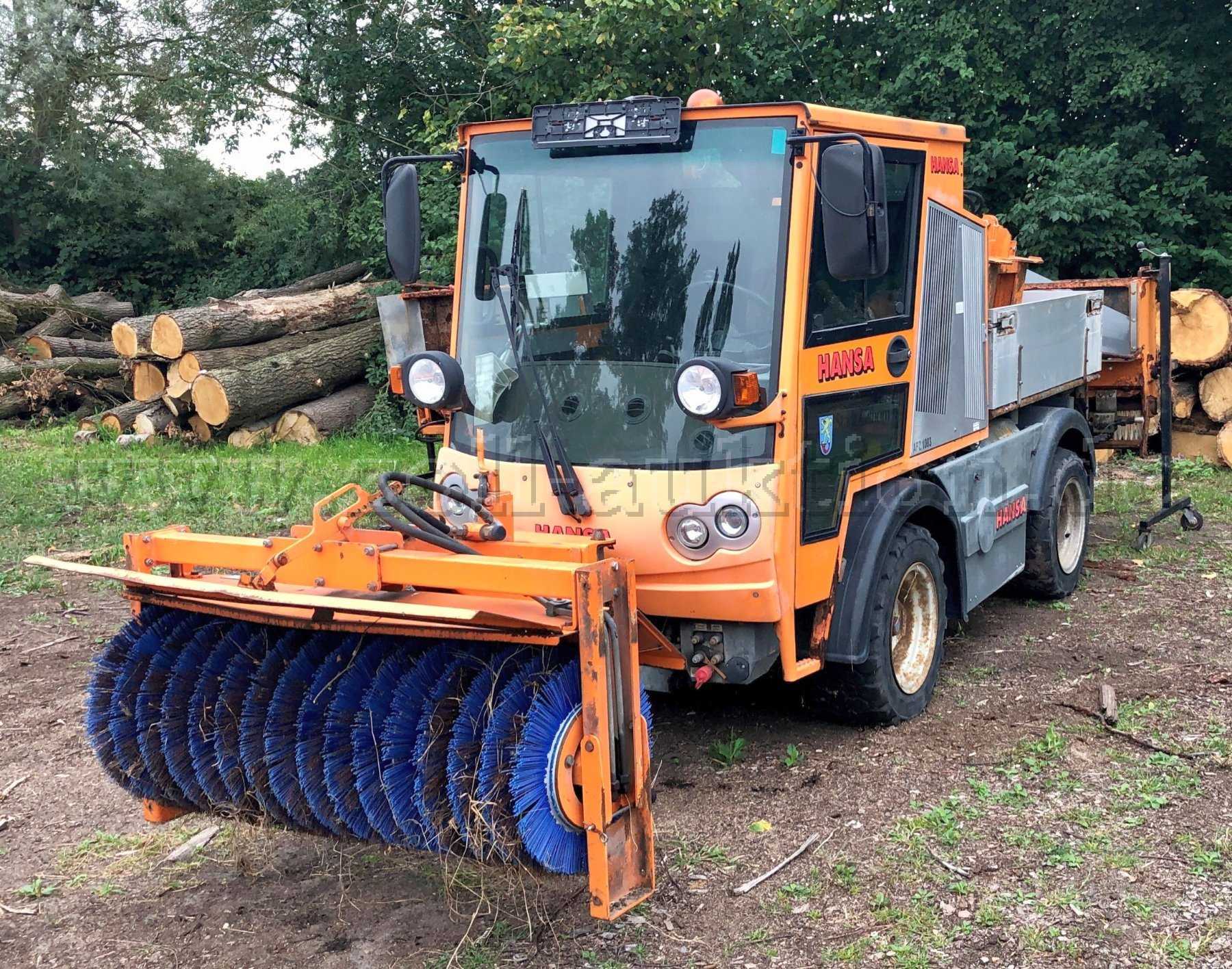 1 porte-outils polyvalent Hansa APZ 1003 avec équipement de déneigement, avec défauts