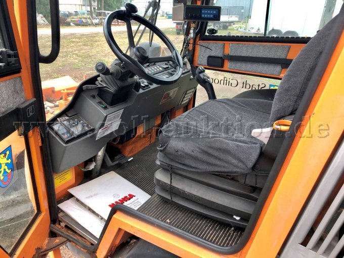 1 multifunctioneel werktuigdrager Hansa APZ 1003 met winterdienstuitrusting, met gebreken – foto 3 – kavel bij Zoll-Auktion, Gifhorn