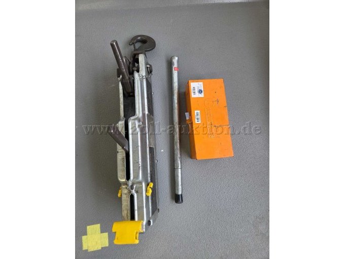 Mehrzweckzug mit Werkzeugsatz