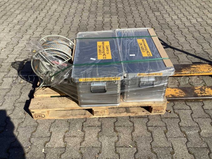 Mehrzweckzug in Originalverpackung