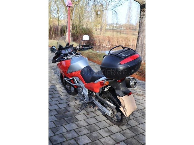 Meldekrad Suzuki - Ansicht hinten