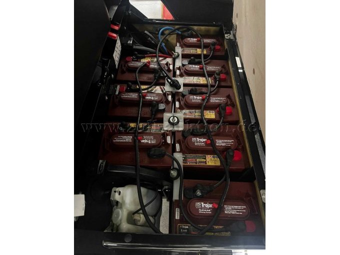 Batterien mit Verkabelung