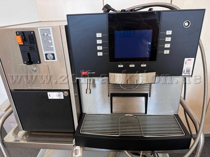 Kaffeemaschine und Milchkühlschrank/Münzprüfer