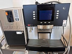 Kaffeemaschine und Milchkühlschrank/Münzprüfer