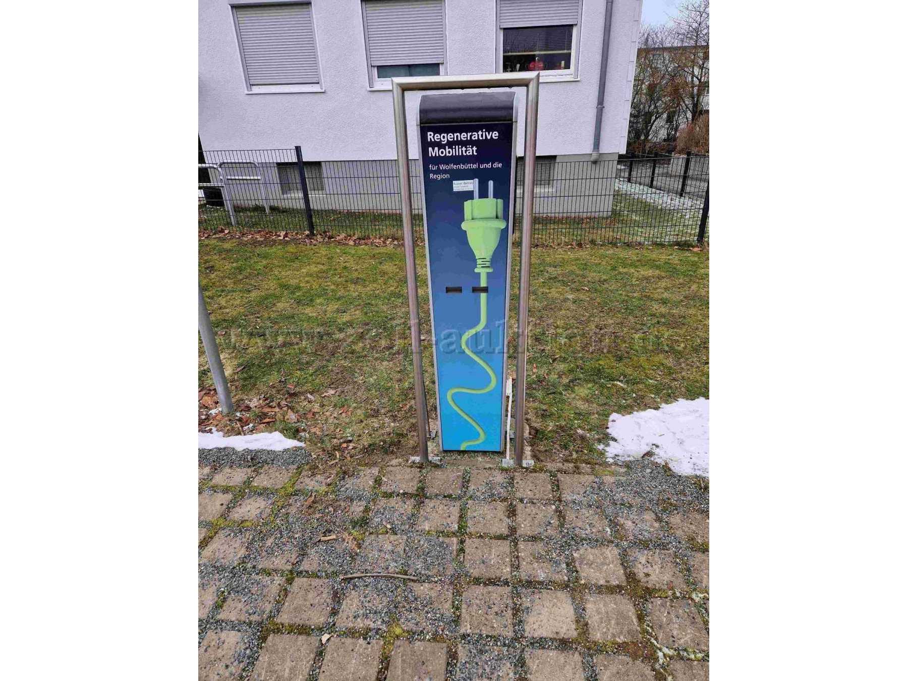 Wallbox mit Anfahrschutz am ehemaligen Standort