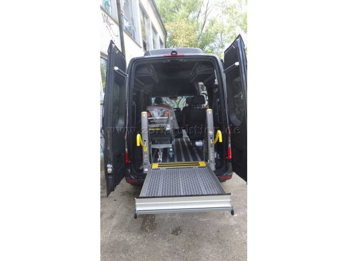 Rollstuhllift ausgeklappt