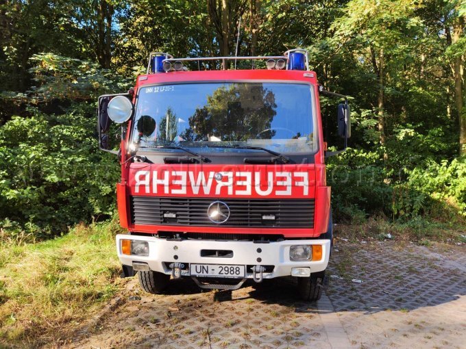 1 Mercedes-Benz 1124AF / Ziegler LF16/12 brandweervoertuig – foto 2 – kavel bij Zoll-Auktion, Unna