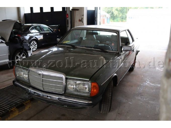 1 Mercedes-Benz 123 Coupe – kavel bij Zoll-Auktion, Wesendorf
