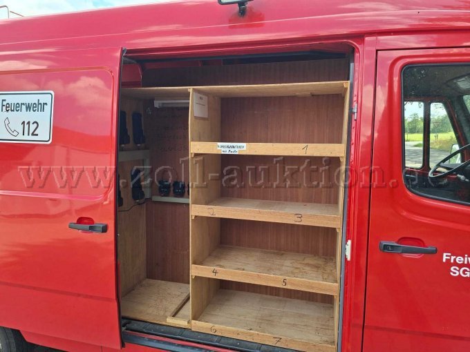 1 Mercedes-Benz 208D-KA Kastenwagen Umbau zum Gerätewagen BJ 1992 – foto 6 – kavel bij Zoll-Auktion, Thedinghausen
