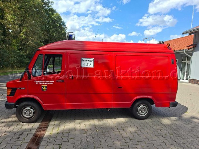1 Mercedes-Benz 208D-KA Kastenwagen Umbau zum Gerätewagen BJ 1992 – foto 2 – kavel bij Zoll-Auktion, Thedinghausen