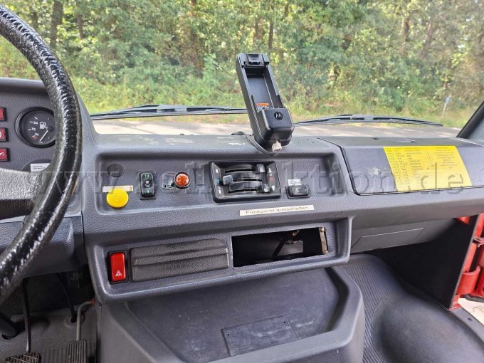 1 Mercedes-Benz 208D-KA Kastenwagen Umbau zum Gerätewagen BJ 1992 – foto 10 – kavel bij Zoll-Auktion, Thedinghausen