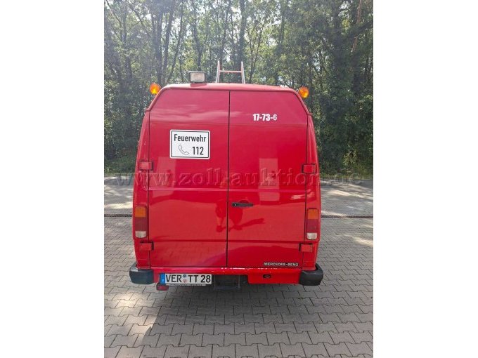 1 Mercedes-Benz 208D-KA Kastenwagen Umbau zum Gerätewagen BJ 1992 – foto 4 – kavel bij Zoll-Auktion, Thedinghausen