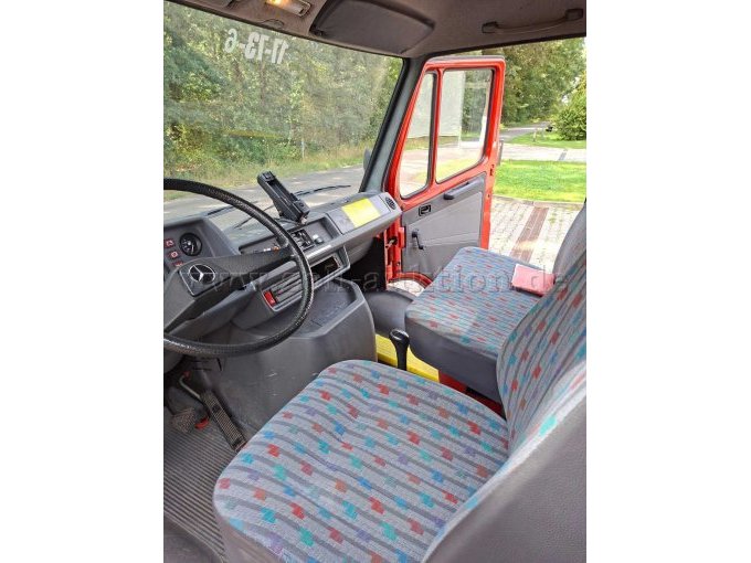 1 Mercedes-Benz 208D-KA Kastenwagen Umbau zum Gerätewagen BJ 1992 – foto 8 – kavel bij Zoll-Auktion, Thedinghausen