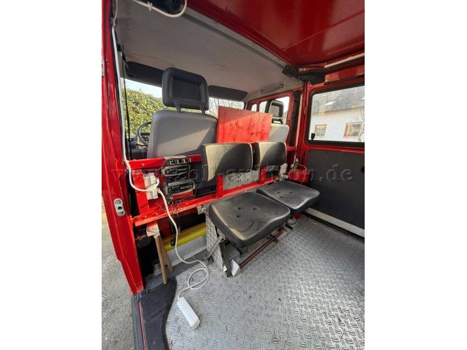 Manschaftsraum (Ansicht Richtung Fahrerraum)