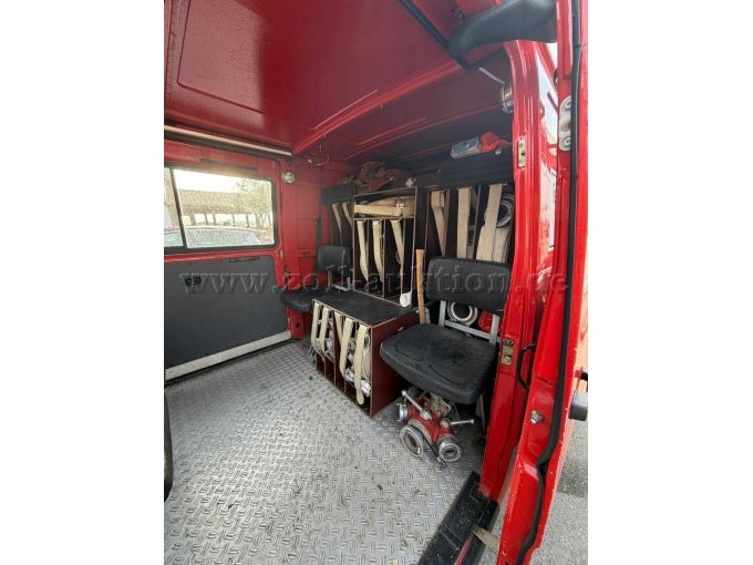 Manschaftsraum (Ansicht Richtung Geräteraum)