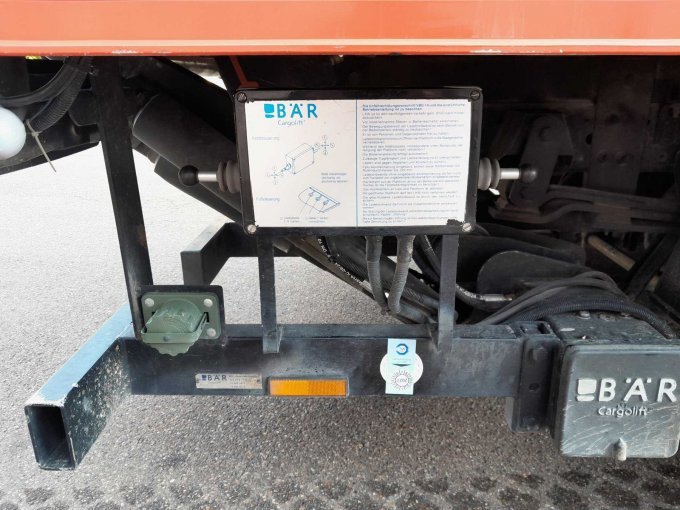 1 Mercedes-Benz 817F mit Kofferaufbau und Ladebordwand – foto 5 – kavel bij Zoll-Auktion, Schwäbisch Gmünd