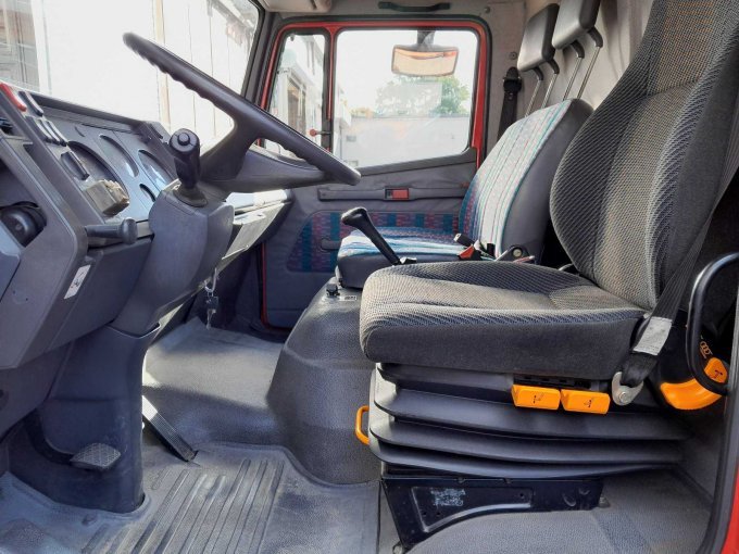 1 Mercedes-Benz 817F mit Kofferaufbau und Ladebordwand – foto 13 – kavel bij Zoll-Auktion, Schwäbisch Gmünd