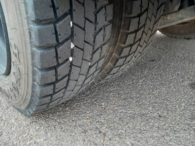 1 Mercedes-Benz 817F mit Kofferaufbau und Ladebordwand – foto 10 – kavel bij Zoll-Auktion, Schwäbisch Gmünd