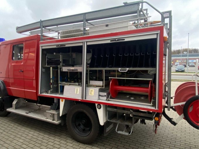 hinten links geöffnet