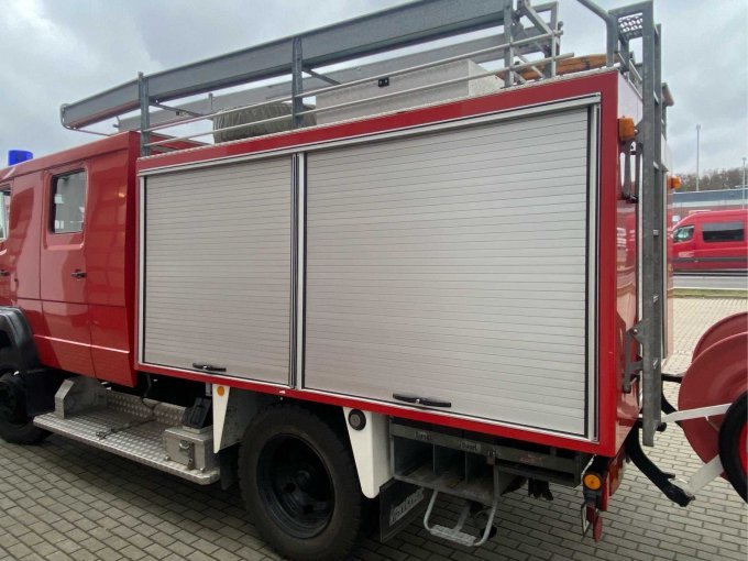 hinten links geschlossen