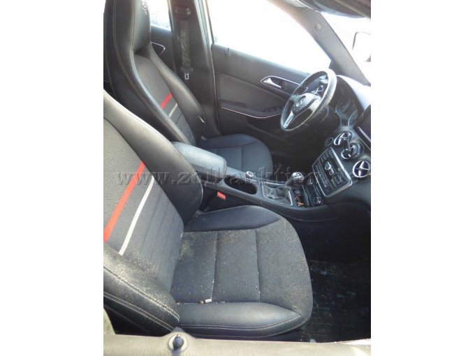 Mercedes A180 innen Beifahrer