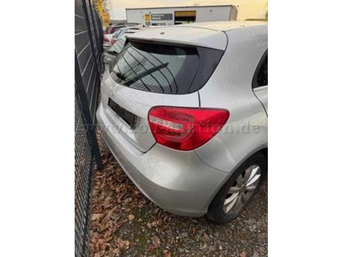Mercedes A180 Diagonale hinten rechts