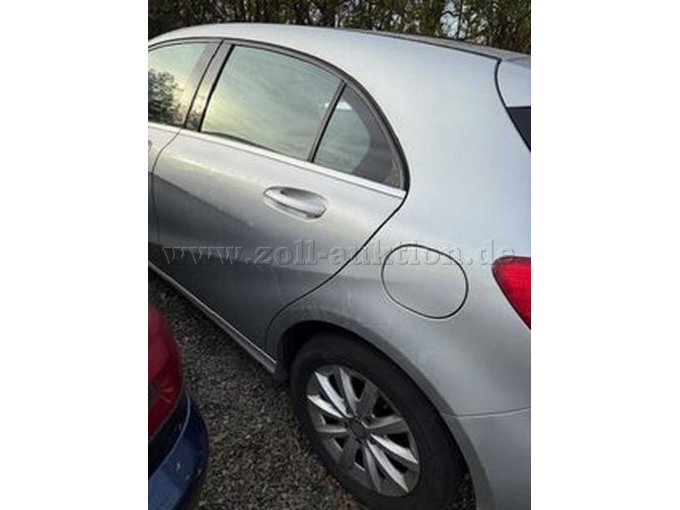 Mercedes A180 Kratzer und Lackschäden hinten links