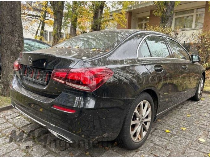 Mercedes Benz A 200 hinten rechts