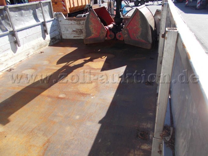 Fahrzeug Kipper mit Kranschaufel