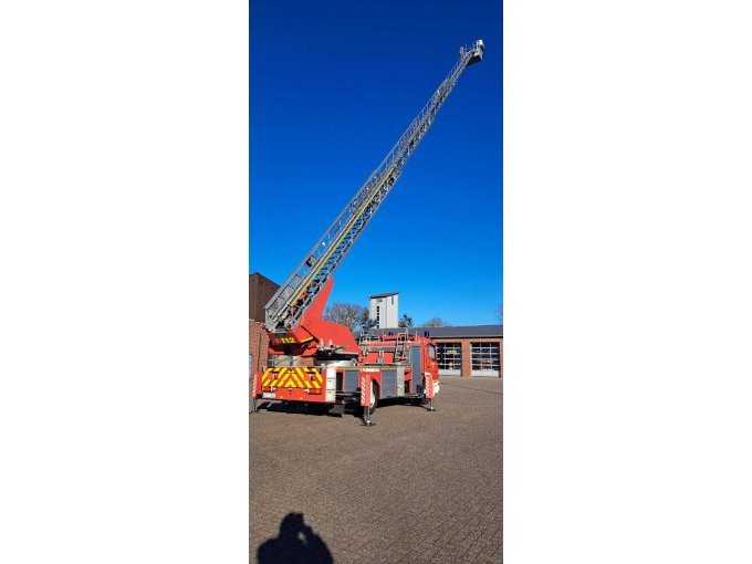 Leiterpark ausgefahren (Beifahrerseite)