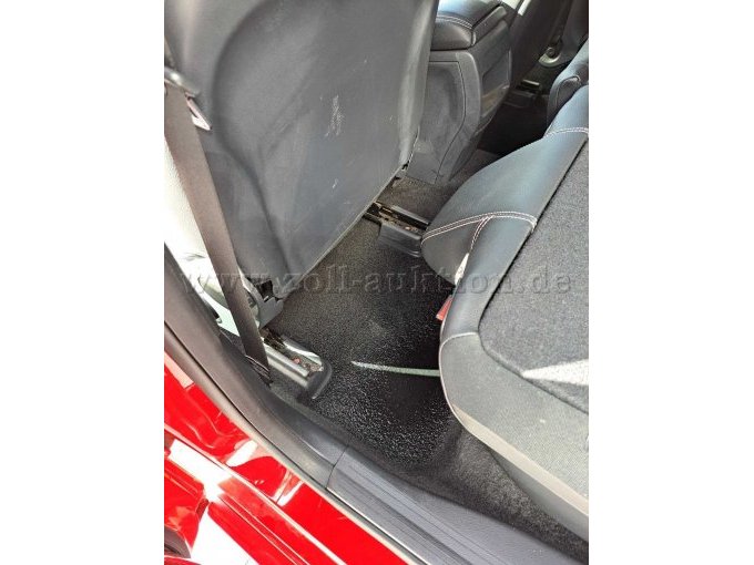 Wasserschaden Fußraum hinter dem Fahrersitz