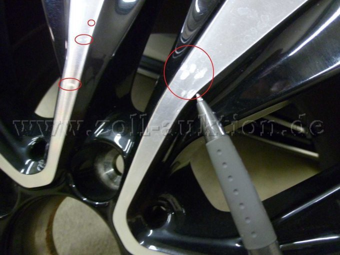 Winterbereifung > LM-Rad hinten rechts: Beschädigung