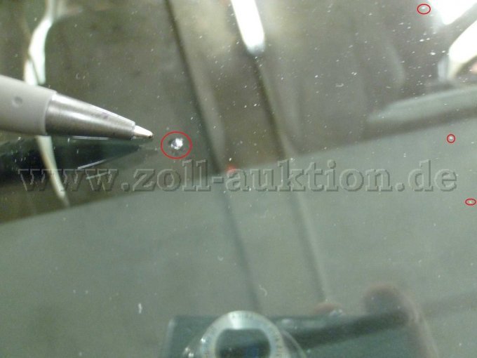 Windschutzscheibe: Steinschläge, auch mit Rissbildung