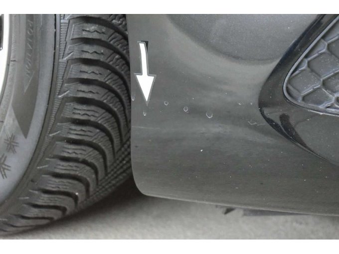 Stoßfänger vorne rechts: Kratzer (Detailaufnahme)