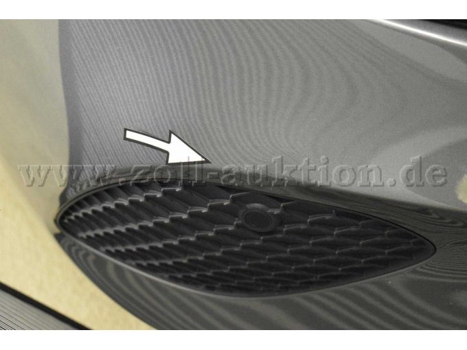 Stoßfänger vorne rechts: Delle und Kratzer (Detailfoto)