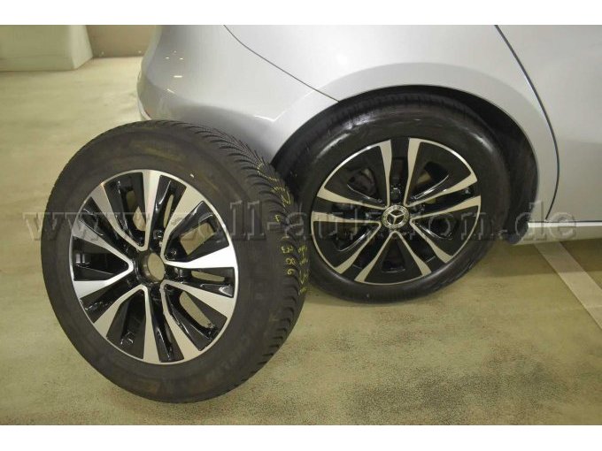 1 Mercedes-Benz A 180 Benzin 7-Gang-DCT "Progressive Line" / "DISTRONIC" – foto 8 – kavel bij Zoll-Auktion, Köln