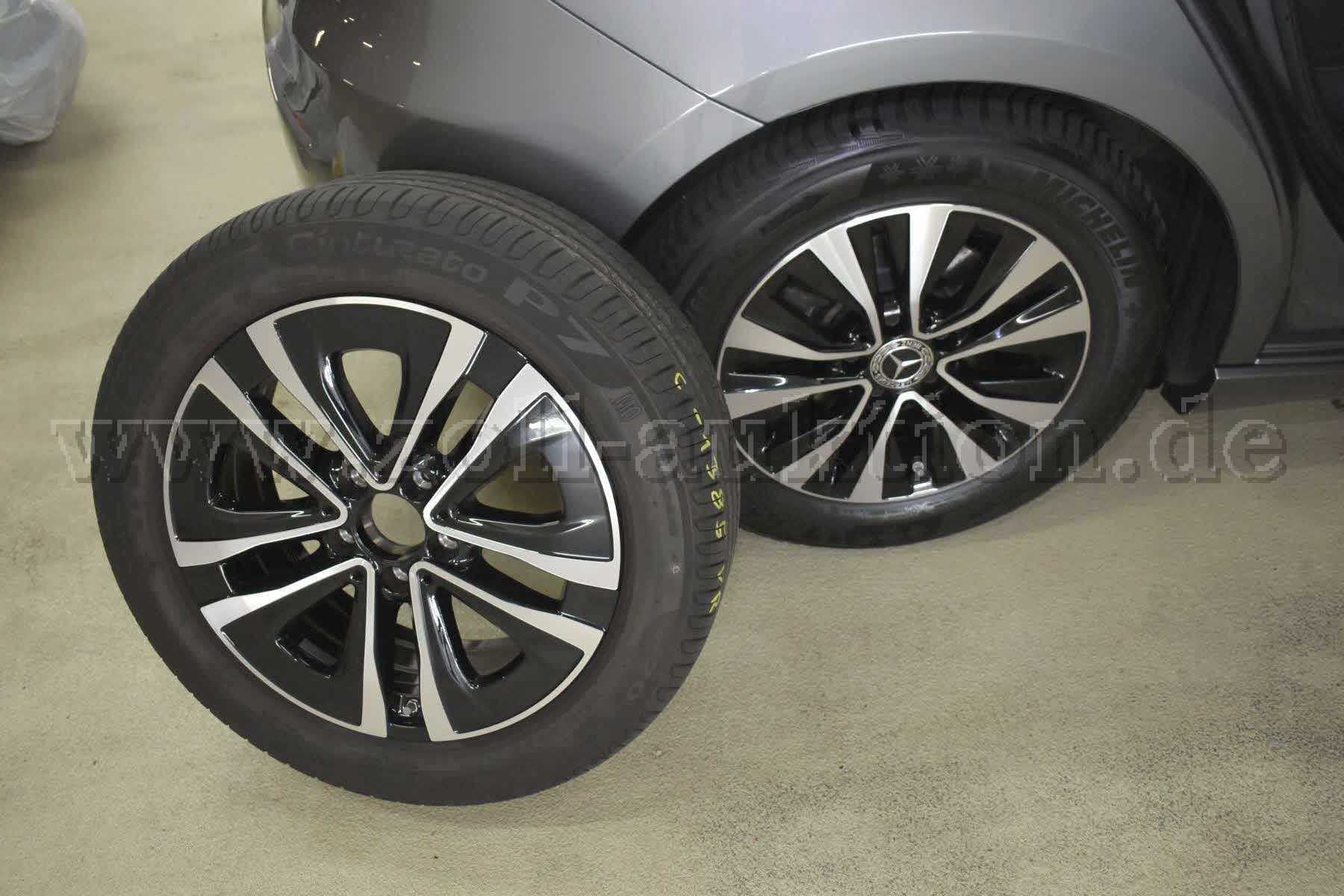 Zoll-Auktion - 1 Mercedes-Benz A 180 Benzin 7-Gang-DCT 