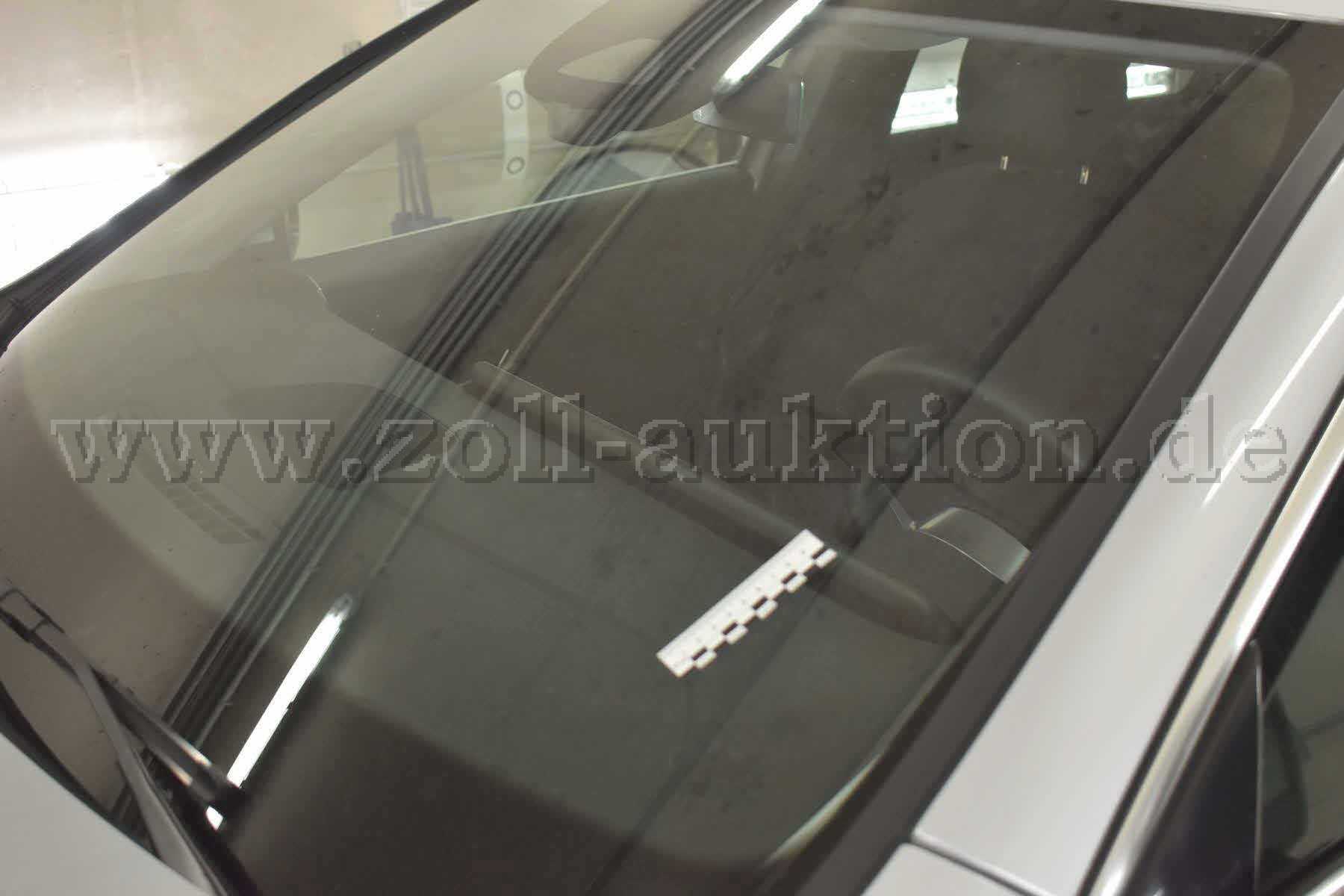 Zoll-Auktion - 1 Mercedes-Benz A 180 Benzin 7-Gang-DCT 