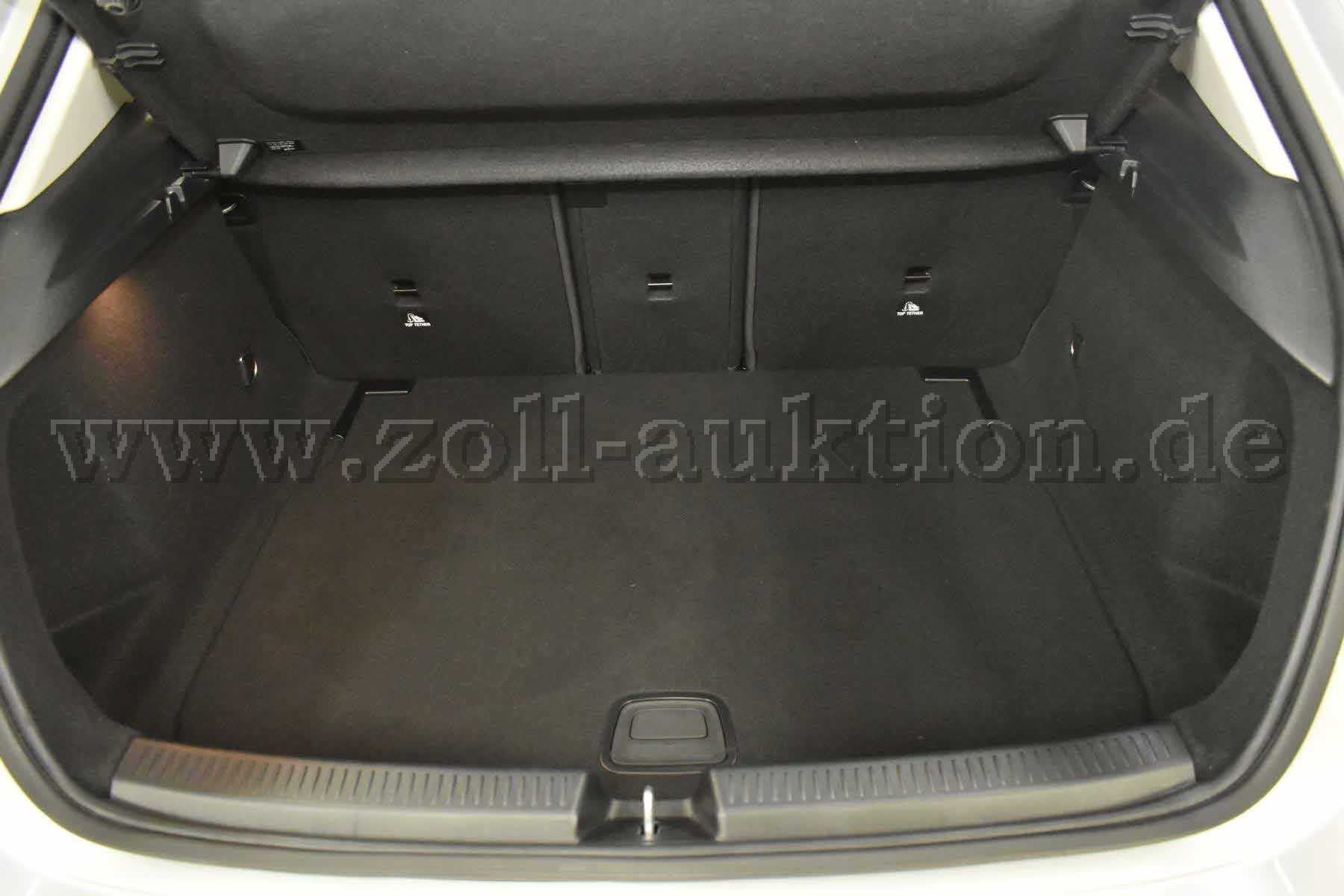 Zoll-Auktion - 1 Mercedes-Benz A 180 Benzin 7-Gang-DCT 