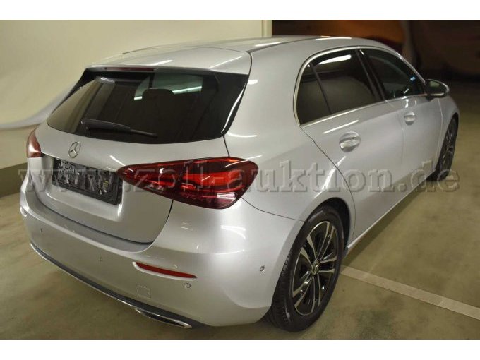 1 Mercedes-Benz A 180 benzine 7-traps DCT "Progressive Line" / standverwarming – foto 3 – kavel bij Zoll-Auktion, Köln