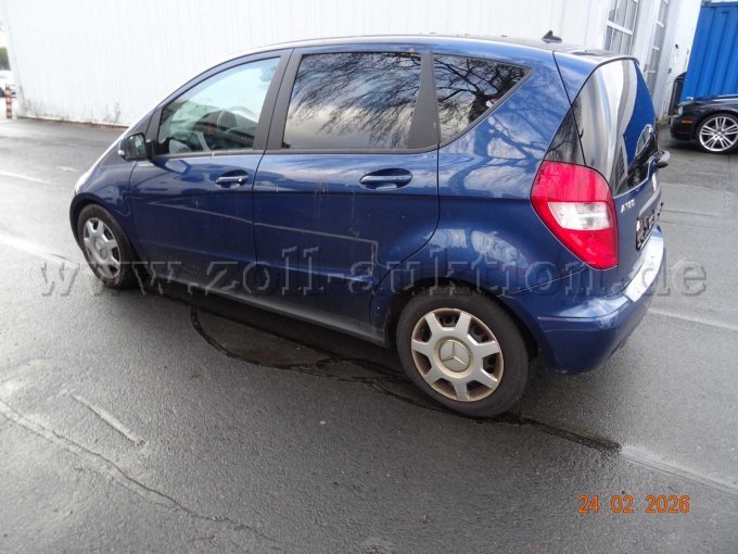 seitlich links hinten