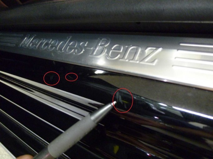 Einstieg vorne links: Abschürfungen u. leichte Kratzer