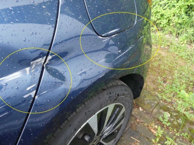 Tür und Seitenwand hinten links mit Unfallschaden