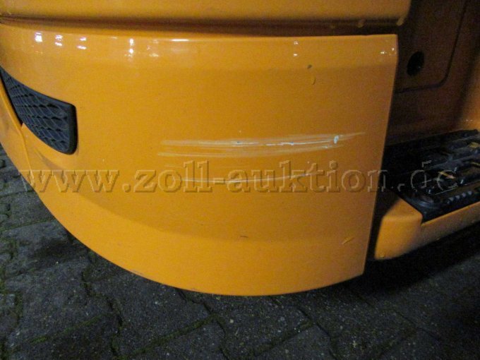 Beschädigung Stoßstange vorne links