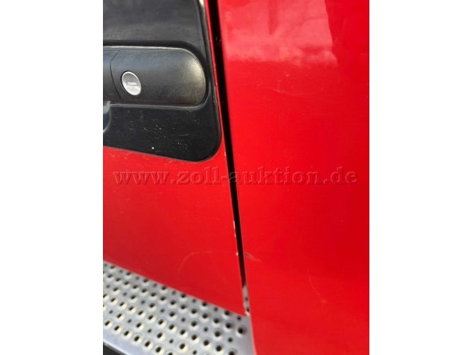 Lackschaden Einstieg Mannschaftskabine links.