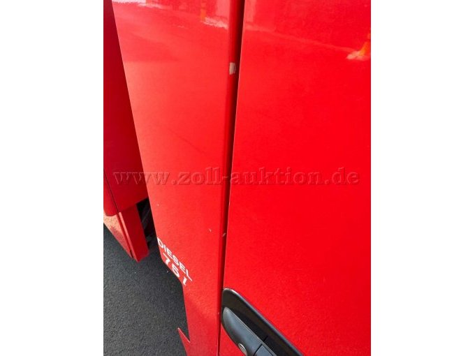 Lackschaden Einstieg Mannschaftsraum rechts