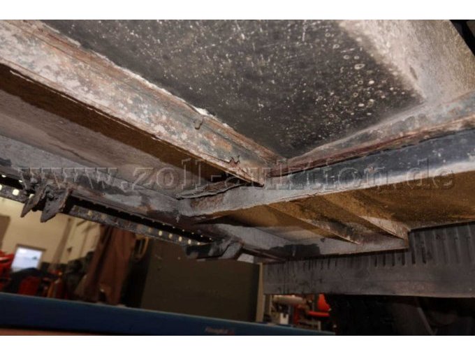 Mercedes-Benz Atego 918 AF 4x4 / Unterseite