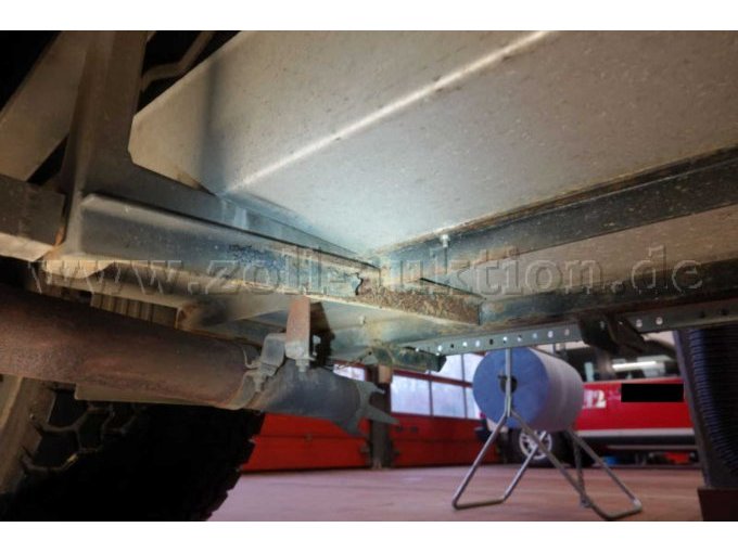 Mercedes-Benz Atego 918 AF 4x4 / Unterseite