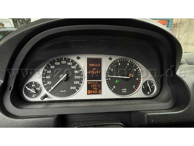 Tacho mit laufenden Motor